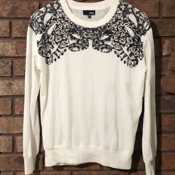 Aritzia Sweaters - ⭐️Aritzia Wilfred thin sweater w/design❤️New list!